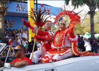 Color, música y creatividad destacan en Carnaval de Santo Domingo 2024