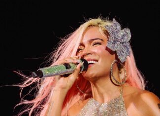 Karol G revela sexo del bebé de una fanática durante último concierto en el Olímpico