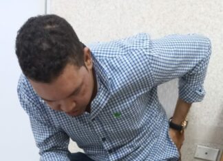 ADOMA condena agresiones contra abogado Richard Ferreras Segura por policías en Neyba El presidente de la Asociación Dominicana de Abogados (ADOMA), Jhonny Aristy Tejeda, condenó los golpes y heridas infligidos al abogado Richard Ferreras Segura por parte de la comandancia de la Policía Nacional de Neyba.