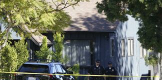 Buscan en California a sospechosos de tiroteo que dejó cuatro muertos