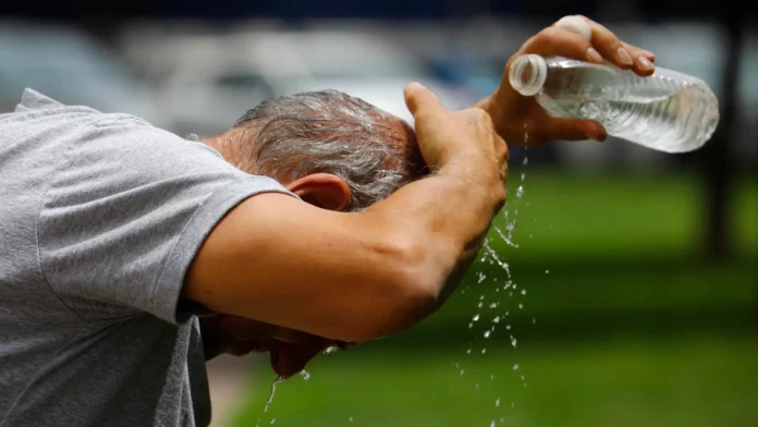 Onamet informa temperaturas calurosas para este sábado Este sábado, la presencia de una masa de aire de reducido contenido de humedad, asociada a un sistema de alta presión, favorecerá condiciones soleadas, calurosas y reducidas lluvias sobre la geografía nacional, de acuerdo con el pronóstico de la Oficina Nacional de Meteorología (Onamet).