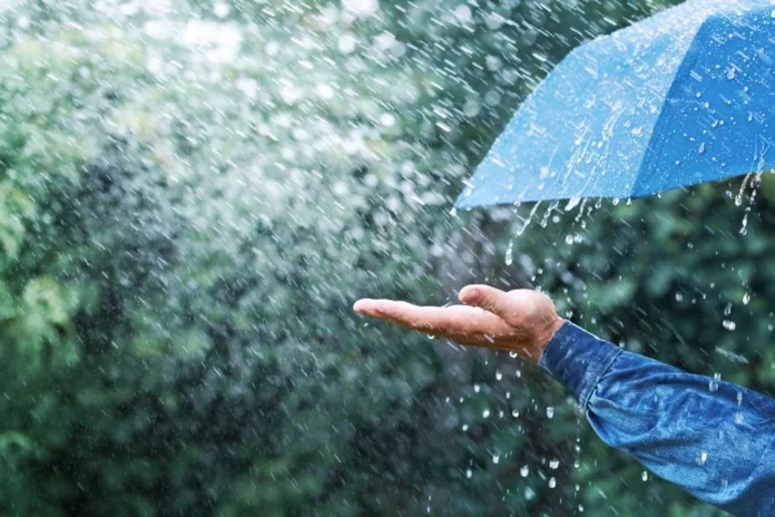 Viento del noreste genera precipitaciones sobre el país El sistema de alta presión continúa incidiendo en las condiciones meteorológicas sobre el territorio nacional, por tanto, se espera que las precipitaciones se mantengan limitadas en la mayoría de las provincias especialmente en cuanto a su intensidad y cuantía, prevaleciendo un ambiente con nubes dispersas y medio nublado ocasionalmente con ráfagas de viento aisladas debido al flujo de viento del noreste que sopla sobre nuestro territorio.