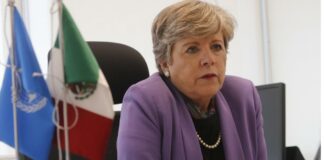 La canciller mexicana, Alicia Bárcena, participa en la VIII Cumbre de la comunidad de Estados Latinoamericanos y Caribeños (Celac) que se realiza en Kingstown y hablará esta jornada en el pleno.