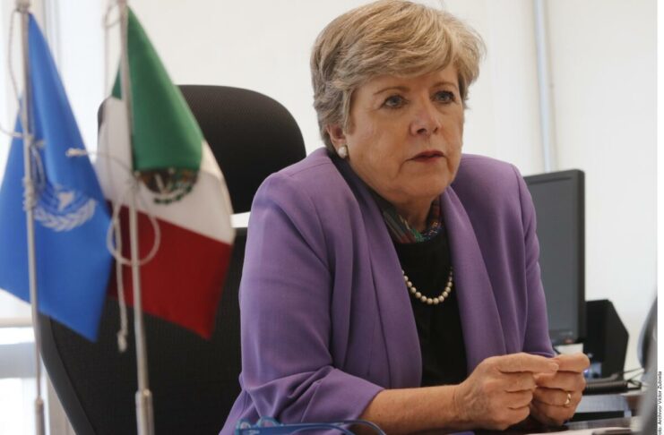 Canciller mexicana asiste a Cumbre Celac a nombre de López Obrador La canciller mexicana, Alicia Bárcena, participa en la VIII Cumbre de la comunidad de Estados Latinoamericanos y Caribeños (Celac) que se realiza en Kingstown y hablará esta jornada en el pleno.