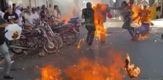 Varias personas resultaron heridas supuestamente por fuegos artificiales, en el carnaval de Salcedo.
