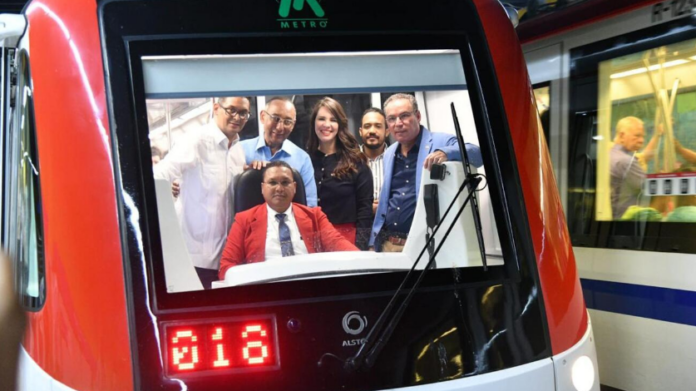 Ministro de Transporte de Jamaica visita instalaciones Metro Santo Domingo