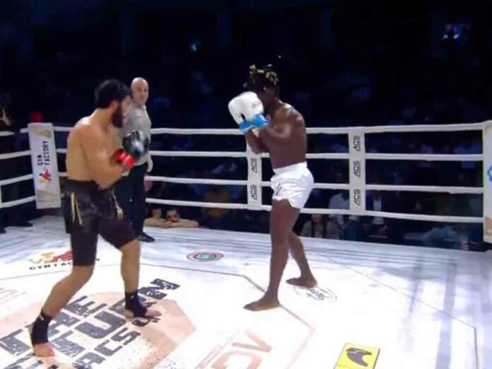 El campeón de kickboxing Nassib Hmede expresó su solidaridad con los pueblos del sur de Líbano, a la luz hoy de la persistente agresión israelí.