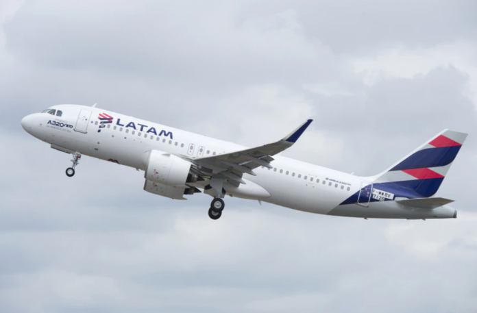 Decenas de lesionados por problema técnico en avión de Latam