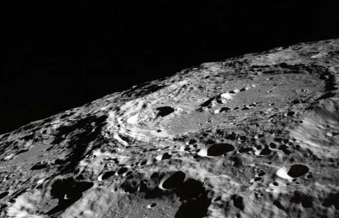 Rusia y China estudian la posibilidad de llevar a la Luna e instalar en su superficie una central nuclear en 2033-2035 anunció hoy el jefe de la Agencia Espacial (Roscosmos), Yuri Borísov.