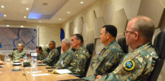 El ministro de Defensa se reunió con oficiales del Estado Mayor General y Conjunto, asesores y representantes del poder ejecutivo, para revisar protocolos de seguridad y ejecutar en el caso de que sea necesario hacer una evacuación de emergencia, vía aérea, desde Haití hacia República Dominicana.
