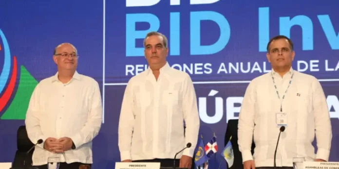 El presidente de la República Dominicana, Luis Abinader, expresó su preocupación por la seguridad nacional en medio de la creciente crisis en Haití y aseguró que el primer ministro haitiano, Ariel Henry, no es bienvenido en el país por motivos de seguridad.