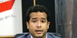 Los candidatos a senadores por el Distrito Nacional, Omar Fernández, por los partidos que conforman la Alianza Opositora (FP, PLD y PRD); Guillermo Moreno, por Revolucionario Moderno (PRM) y Alianza País (AlPaís), Vinicio Castillo Semán, del Reformista Social Cristiano (PRSC-FP); Eric Ortiz, por Opción Democrática (OD), y Carlos Rubio, por Generación de Servidores (PGS), participaron la noche de este lunes en el primer “Debate Congresuales, Senaduría del Distrito Nacional 2024-2028”.