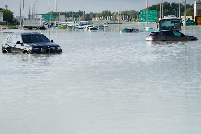 Lluvias torrenciales provocan caos e inundaciones en Dubái