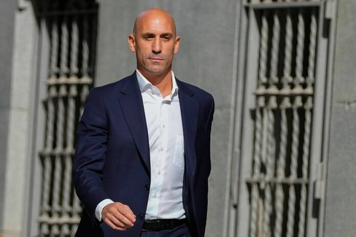acusan de corrupción al ex presidente Rubiales y apuntan a su relación con Piqué