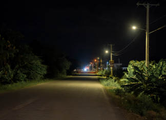 Edesur ilumina cuatro comunidades en Azua