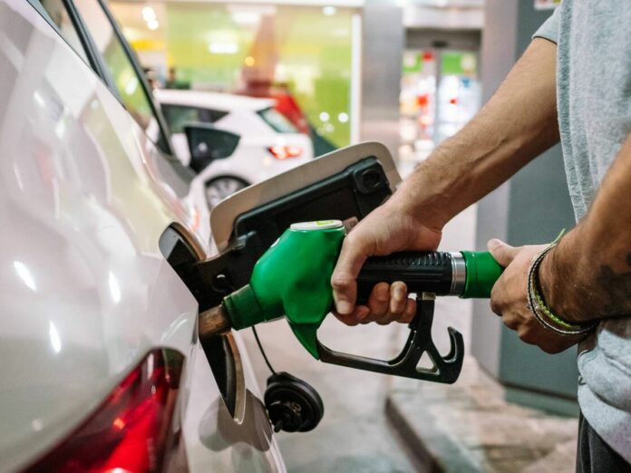 Gobierno mantiene precios de combustibles