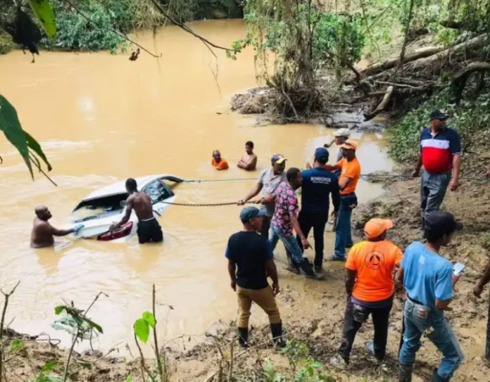 Mueren dos personas tras ser arrastradas por el río Anamuya en La Altagracia