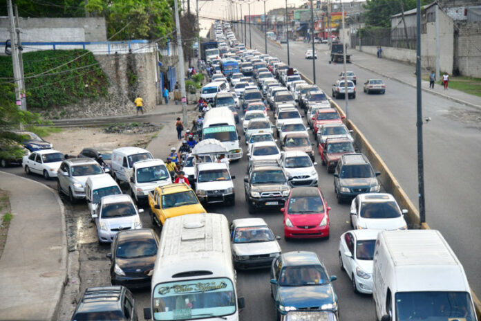 Sindicato de transporte llama a no transportar haitianos en el sistema público