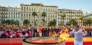 Llama olímpica de París-2024 desfila por la alfombra roja de Cannes