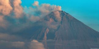 Volcán de Ecuador genera 38 explosiones por hora