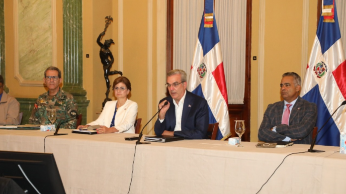 Abinader convoca reunión de emergencia para conocer detalles sobre situación pluvial del país