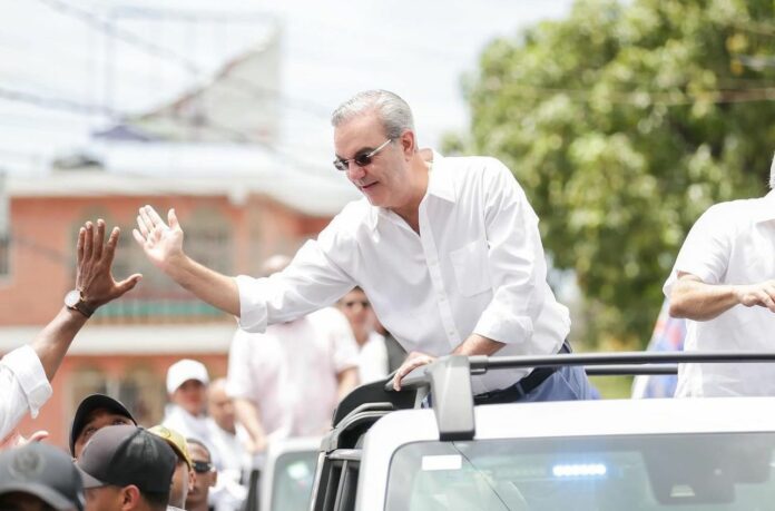 Abinader continuará actividades políticas en Cotuí, Barahona y Azua este sábado