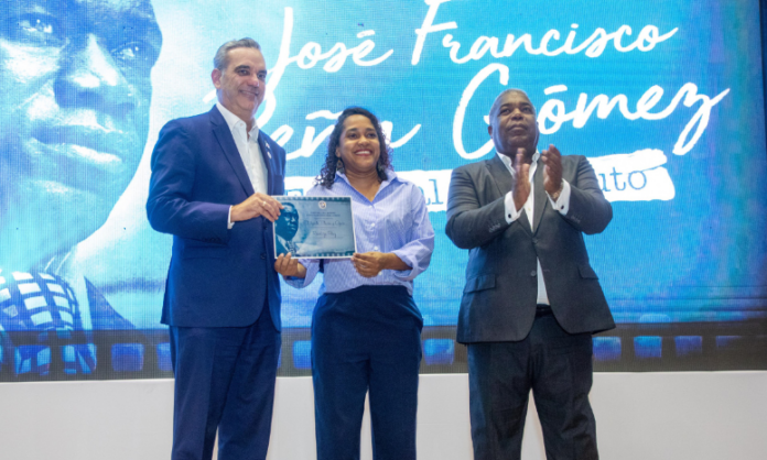 Abinader asiste a cierre "Festival del Minuto José Francisco Peña Gómez"
