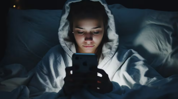 Dormir con el celular debajo de la almohada trae consecuencias
