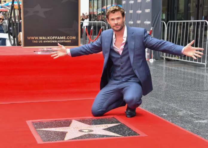 Chris Hemsworth recibe estrella en Paseo de la Fama