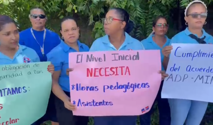 Profesores se movilizan en reclamo de aumento salarial en SFM