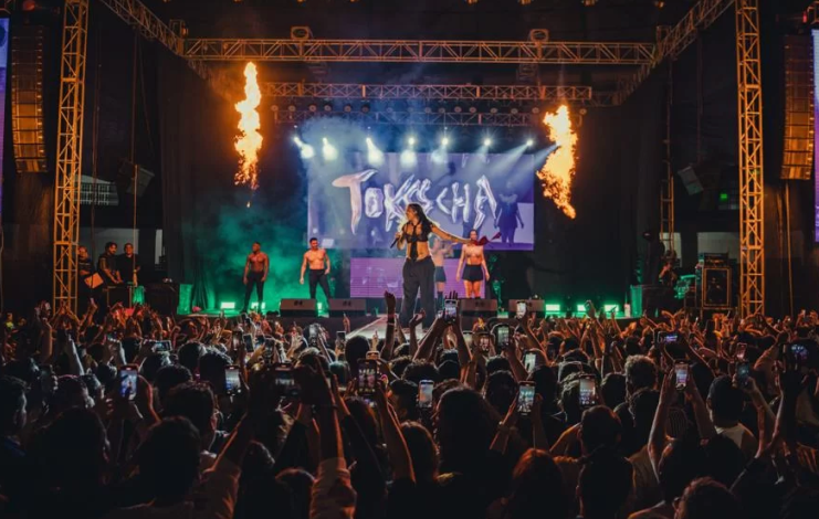 Cientos de fanáticos de Tokischa disfrutaron del cierre de su gira en San Carlos
