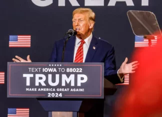 Corte de EEUU confirma sentencia a exestratega de Trump