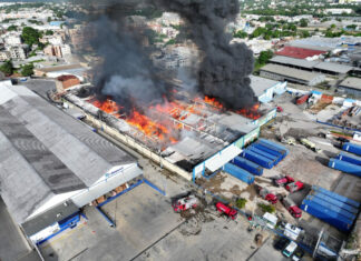 Aseguran uso de drones resultó vital para controlar incendio en nave industrial de autopista Duarte