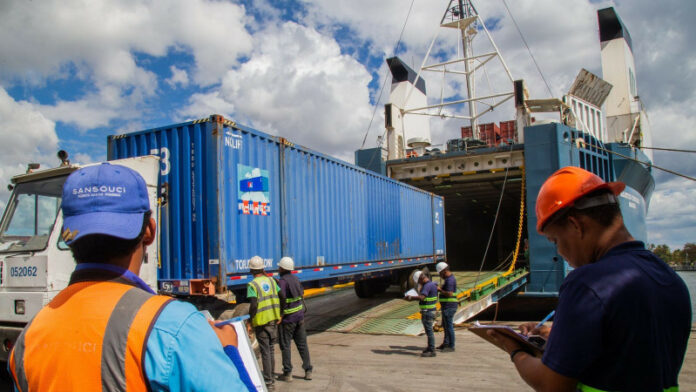 Cae importación de materias primas en Dominicana