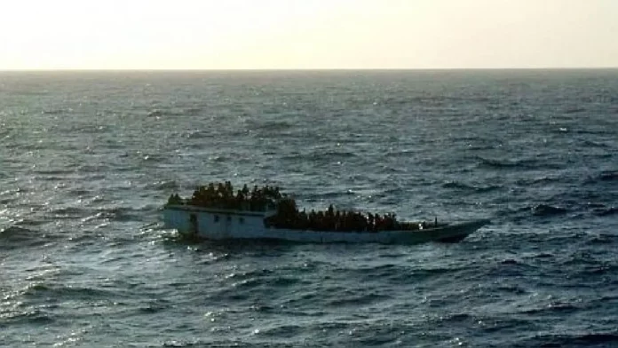 Mueren 50 personas en naufragio cerca de Yemen