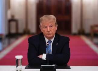 Trump sobre Zelenski: «Le damos 60.000 millones de dólares, vuelve a casa y pide otros 60.000 millones»