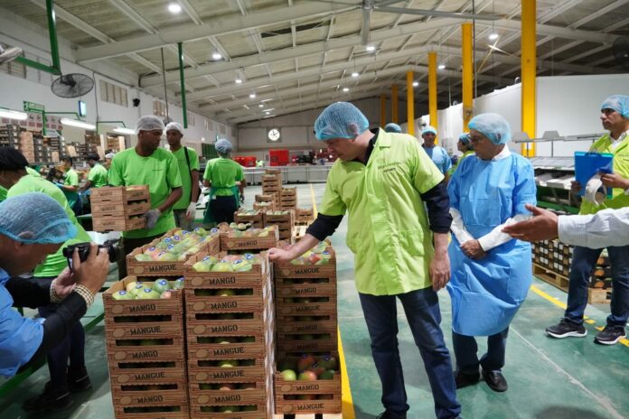 Realizan feria de empleo en el parque de zona franca de Matanza