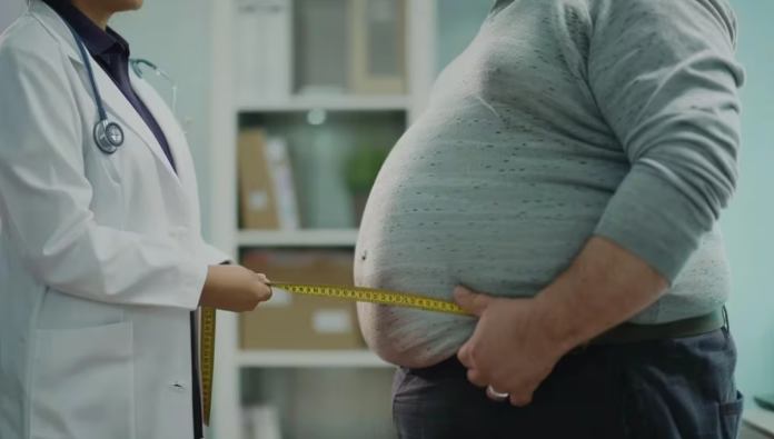 Por qué es tan difícil perder grasa abdominal: razones y soluciones