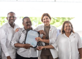 Gobierno entrega títulos de propiedad en SDE