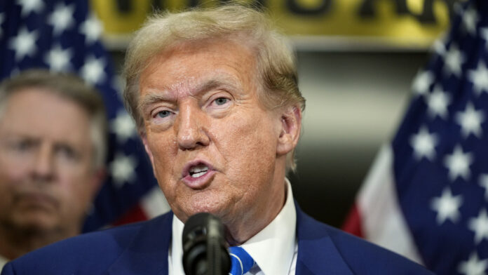 Trump sobre los ovnis: "Pilotos apuestos como Tom Cruise me hablaron de objetos 4 veces más rápidos que sus aviones"