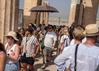 Grecia restringe trabajo al aire libre por altas temperaturas