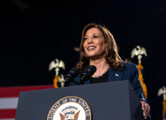 EEUU: Kamala Harris y Donald Trump en reñida carrera en estados clave