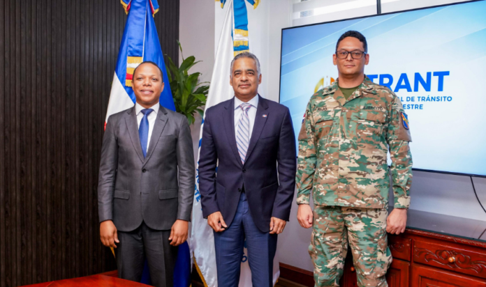 Joel Santos juramenta a Milton Morrison como nuevo director del Intrant