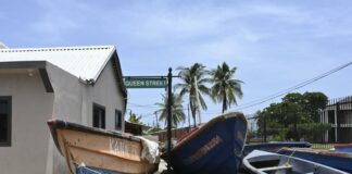 Un muerto y un desaparecido por impacto de Beryl en Jamaica
