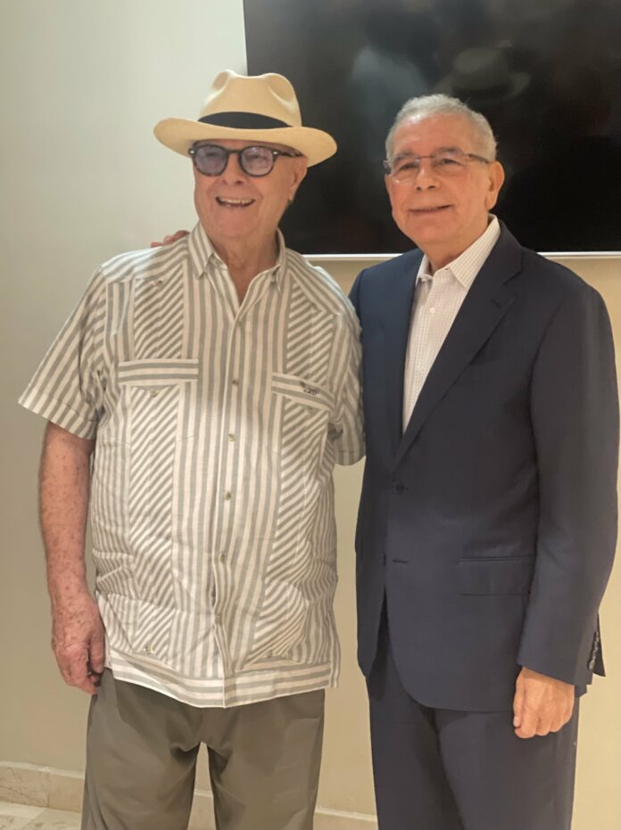 Danilo Medina recibe visita de Hipólito Mejía
