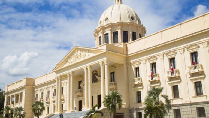 Abinader promulga ley que crea los distritos judiciales de SDE, SDN y SDO