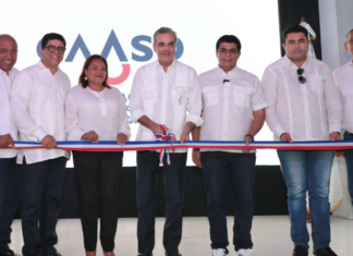 Abinader entrega remozada planta de tratamiento de Hainamosa