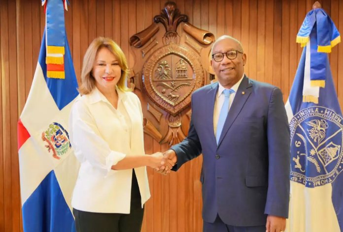 Rector UASD recibe visita de ministra de Cultura