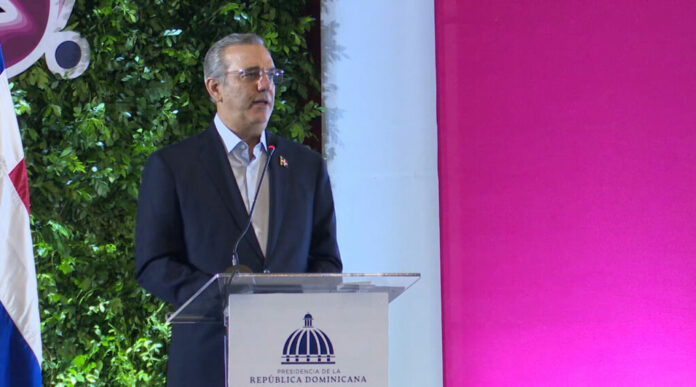 Abinader resalta pobreza sigue reduciéndose de manera consistente en el país