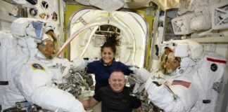 Dos astronautas siguen varados en el espacio por problemas con la nave de Boeing